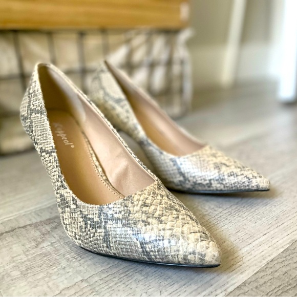 Snakeskin-Pattern Pump - Picture 2 of 4